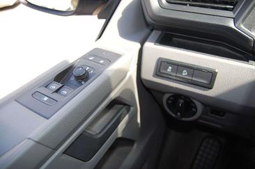 Volkswagen Transporter — photo 14
