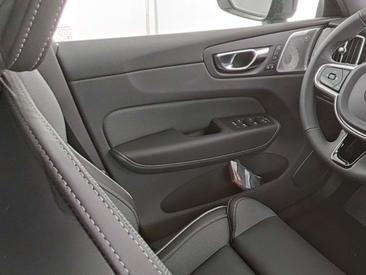 Volvo XC60 B5 — photo 9