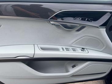 Audi S8 TFSI — photo 11