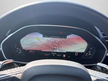 Audi RSQ3 — photo 10