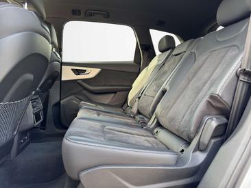 Audi SQ7 4.0 TDI — photo 11