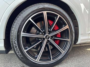 Audi SQ7 4.0 TDI — photo 24
