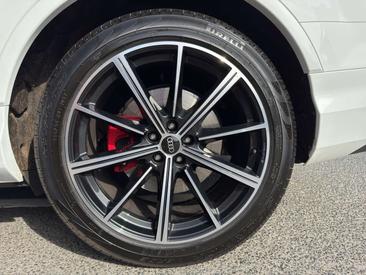Audi SQ7 4.0 TDI — photo 25
