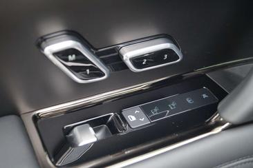 Land Rover Range Rover Noir SV P615 — photo 24