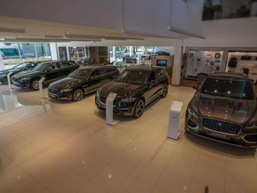 Land Rover Range Rover Velar Dynamic SE PHEV P400e AWD — photo 29