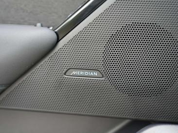 Land Rover Range Rover Velar Dynamic SE PHEV P400e AWD — photo 10