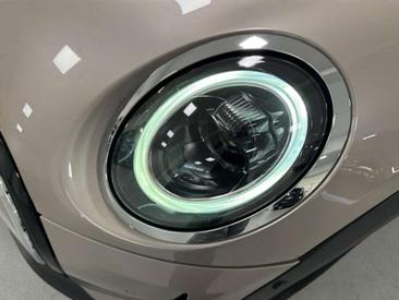 Mini Cooper E — photo 18
