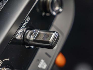 Mini 3 Portes Classic Cooper SE — photo 16