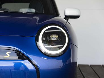 Mini 3 Portes Classic Cooper SE — photo 30