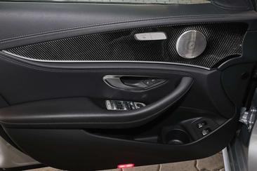 Mercedes Classe E 300 Night Edition — photo 12