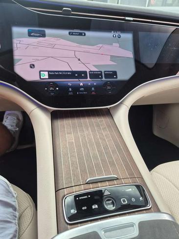 Mercedes EQS 580 — photo 8