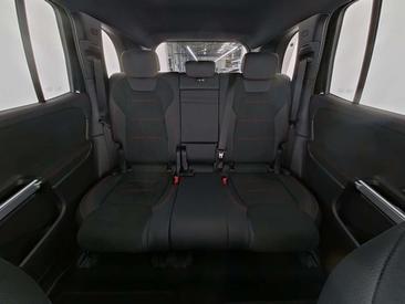 Mercedes EQB 250+ AMG Line — photo 8