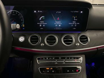 Mercedes Classe E 300 Night Edition — photo 9