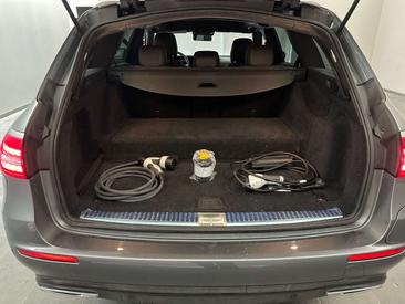 Mercedes Classe E 300 Night Edition — photo 12
