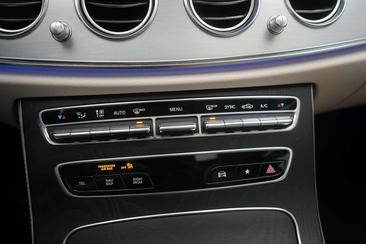 Mercedes Classe E 220 AMG-Line — photo 17