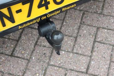 Porsche Macan Electrique Base — photo 16