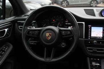 Porsche Macan Electrique Base — photo 17