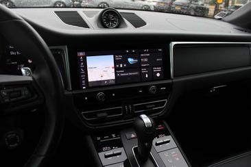 Porsche Macan Electrique Base — photo 19