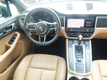 Porsche Macan Electrique Base — photo 15