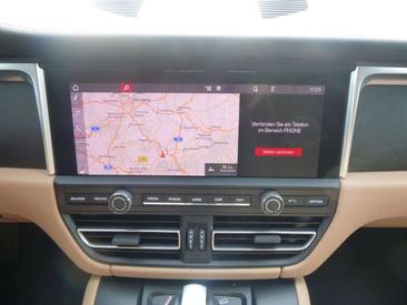 Porsche Macan Electrique Base — photo 16