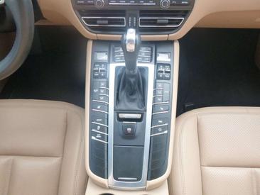 Porsche Macan Electrique Base — photo 18