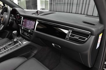 Porsche Macan Electrique S — photo 17