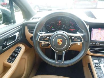 Porsche Macan Electrique Base — photo 19