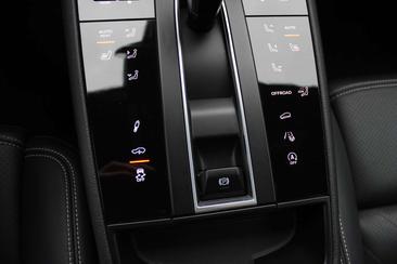 Porsche Macan Electrique Base — photo 26