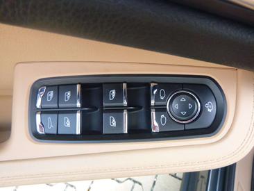 Porsche Macan Electrique Base — photo 22