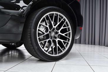Porsche Macan Electrique S — photo 22