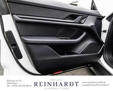 Porsche Taycan — photo 11