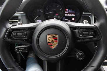 Porsche Macan Electrique Base — photo 30