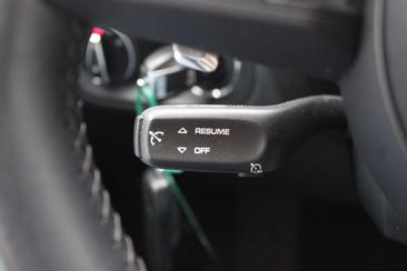 Porsche Macan Electrique Base — photo 31
