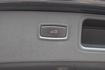 Porsche Macan Electrique Base — photo 33