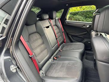 Porsche Macan Electrique GTS — photo 11