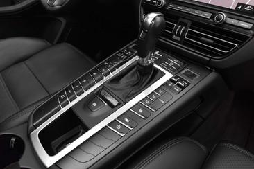 Porsche Macan Electrique S — photo 33