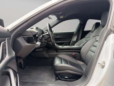 Porsche Taycan — photo 9