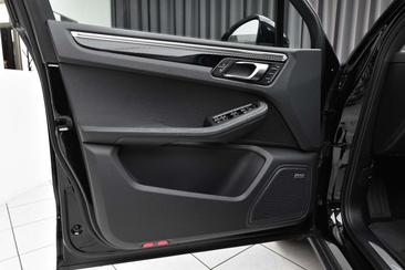 Porsche Macan Electrique S — photo 36