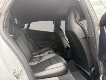 Porsche Taycan — photo 15