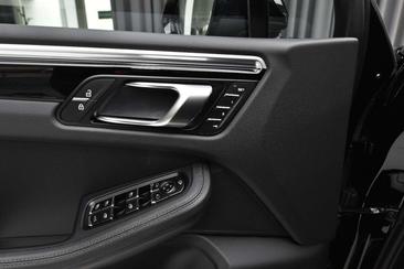 Porsche Macan Electrique S — photo 37