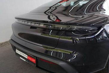 Porsche Taycan — photo 4