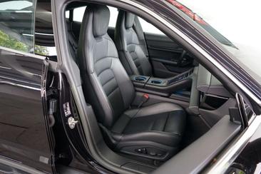 Porsche Taycan — photo 9