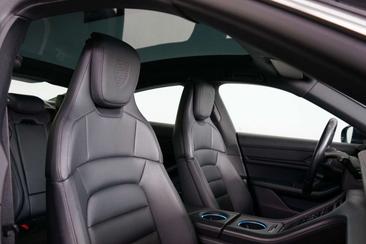 Porsche Taycan — photo 10
