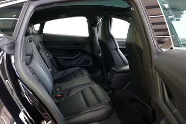 Porsche Taycan — photo 12