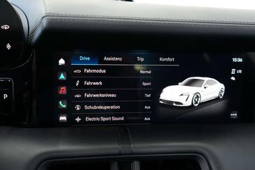 Porsche Taycan — photo 17
