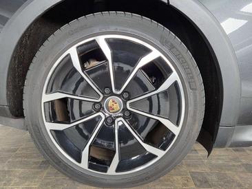 Porsche Taycan — photo 30