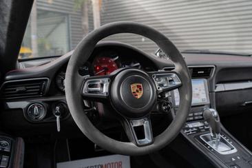 Porsche 991 GTS — photo 6
