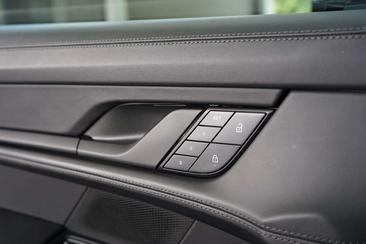 Porsche Taycan — photo 22
