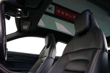 Porsche Taycan — photo 25