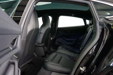 Porsche Taycan — photo 26